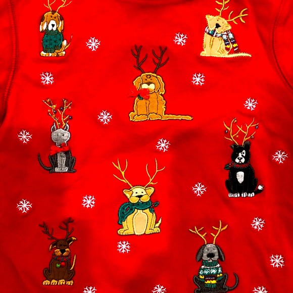 Christmas Dogs embroidered appliqué Top Dillard’s Copper Key - Picture 2 of 5